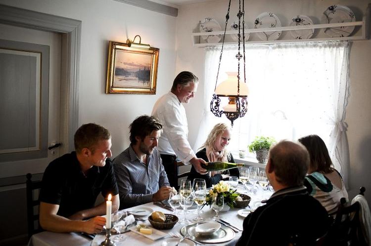 Landligt. Aagaard Kro serverer forståelig og gedigen gastronomi. Klassisk, men ikke banalt. 