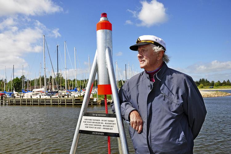 funktionsdygtigt. Tingene skal bare virke. Det har været  udgangspunktet for alt design, som Jacob Jensen har skabt. Sådan også med denne fyr- og vejrstation, som er noget af det nyeste, Jacob Jensen har kreeret. 