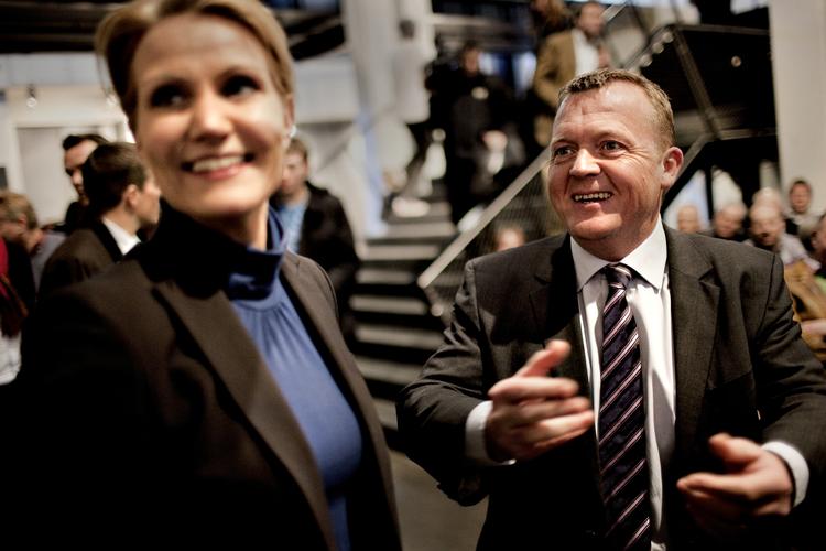 Måling. En ny Megafonmåling viser, at 35 procent af vælgerne mener, at hun vil være bedst til at håndtere den økonomiske krise, mens 33 procent mener, at statsminister Lars Løkke Rasmussen (V) vil være bedst. 