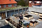 Bybønder. »Vi bliver mere og mere stressede, og vi dør af luftforurening. Jeg fatter simpelthen ikke, hvorfor vi partout skal have et højere tempo ind i byen«, siger den urbane landmand Anders Christoffer Andersen. 