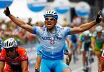 farceagtigt. Tyske Robert Förster blev efter en kaotisk slutning udråbt som vinder af 2. etape i Vuelta a Asturias, selv om han ikke var først over målstregen. 