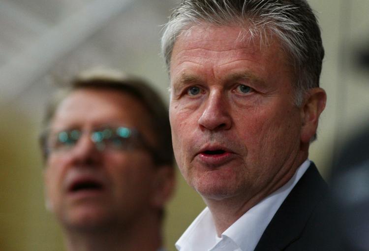 Optimist. Danmarks svenske landstræner i ishockey lader sig ikke kyse af et stærkt finsk landshold får VM-premieren i Slovakiet. 