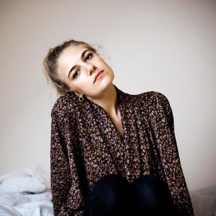 musikerdøtre. Cæcilie Trier er sanger i Chimes And Bells og datter af Lars Trier, som var guitarist i Røde Mor. I dette særinterview spørger hun, Naja Rosa Koppel og Josefine Winding hinanden om, hvordan det er at være børn af forældre, som har været noget ved musikken. 