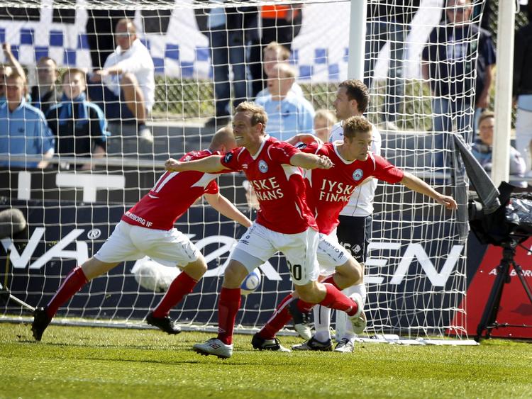 1-0. Med sit første mål for Silkeborg bragte Kasper Risgaard hjemmeholdet foran 1-0 mod Randers FC. 