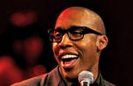 soul. Raphael Saadiq rendyrker på 'Stone Rollin' den  klassiske soul. 