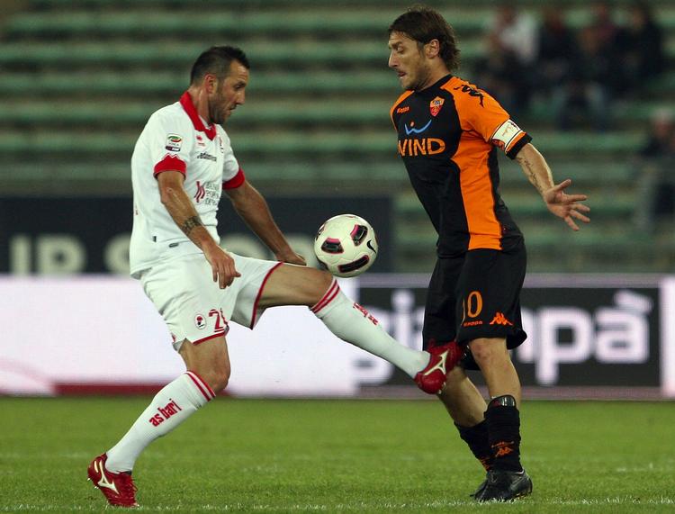 femteplads. Francesco Totti er rykket frem på alletiders top-fem i Italien med sine to scoringer mod Bari. 