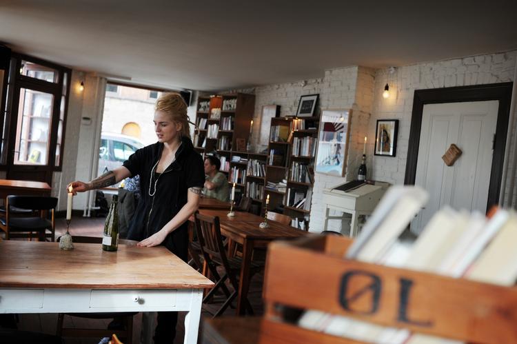 Rart. Caféen Underwood Ink på er et af de gode steder på en af byens mest skizofrene gader. 