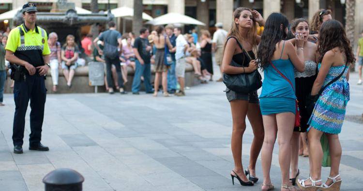 Bikiniforbud. Barcelona vil ikke længere se på folk i bikini og badebukser i byens gader. 