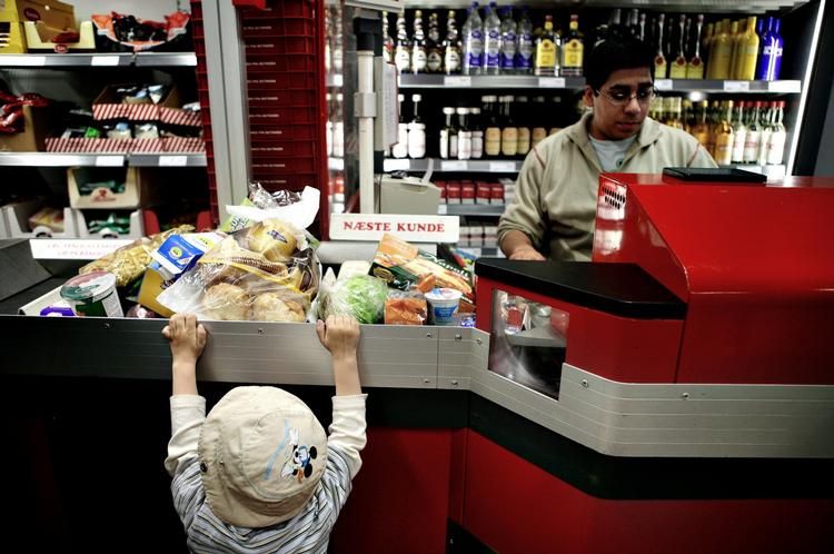 Samvittighed. FDB har i dag lanceret en konkurrence, hvor alle kan komme med idéer til hvordan varer, emballage, butik, transport eller andre ting i supermarkedet kan blive grønnere. 