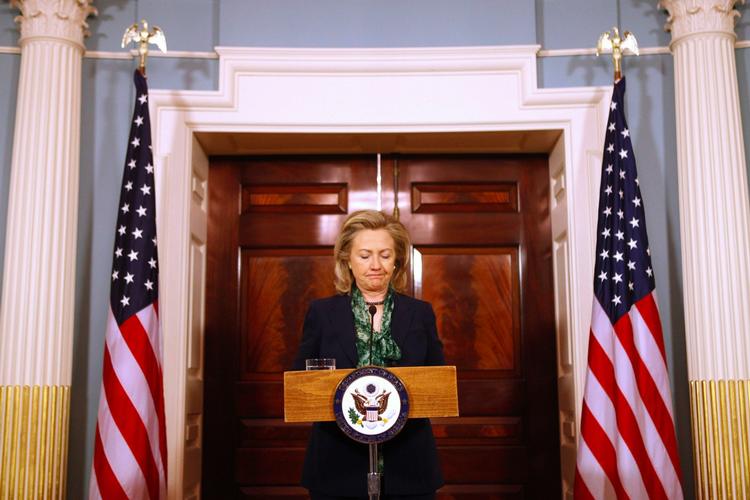 Tale. Hillary Clinton opfordrer Taleban til at bryde forbindelserne til al-Qaeda, efter at amerikanske specialstyrker har dræbt al-Qaeda-leder Osama bin Laden 