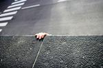 Fingerfærdighed. Til 'Urban Evolution Race' bliver deltagernes fingerkræfter testet under disciplinen 'traversering', som er en slags sidelæns armgang. 