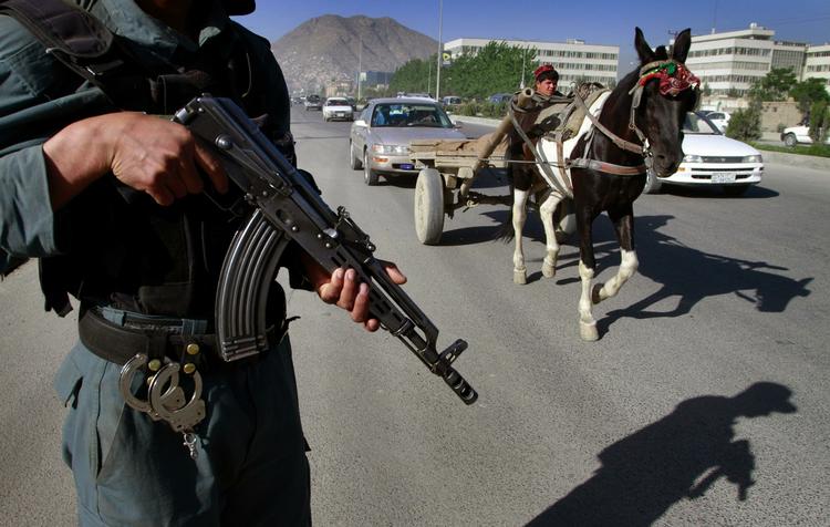 Sikkerheden er øget mange steder i verden. Her et checkpoint i Kabul, Afghanistan. 