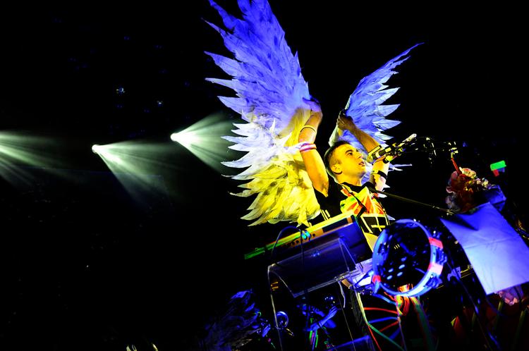Funky. Sufjan Stevens kom på scenen iført englevinger og leverede en koncert, der var helt ud over det sædvanlige. Foto: Martin Slottemo Lyngstad 