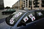 HK har mistet tålmodigheden med denne bils ejer. Bilen holder parkeret på pladsen foran HK Huset på Amager. Der må man altså ikke holde uden tilladelse. 