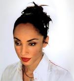 Sade ligner sig selv, både fysisk og musisk. Hvorfor skulle man også flytte sig fra udgangspunktet, når det har inspireret en hel generation af souldivaer? PR-foto. 