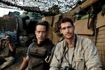 felttur. Sebastian Junger (tv.) og fotografen Tim Hetherington i Korengal-dalen, Afghanistan. Billedet er taget under optagelserne til filmen 'Restrepo'. 
