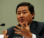 Medvind. Juraprofessor John Yoo mener, at brutale afhæringsteknikker har medvirket til at Osama bin Laden nu er blevet dræbt. 