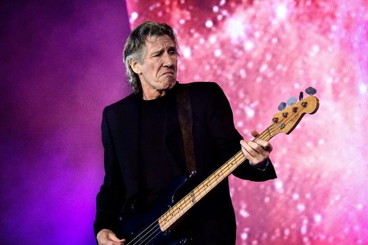 Koncert. Roger Waters gæstede Roskilde Festival i 2006, hvor han blandt andet spillede hele Dark Side of the Moon. Denne gang bygger han The Wall op i Parken. 