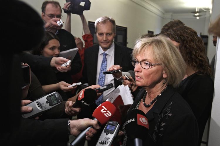 Forhandlinger om regeringens 2020 i finansministeriet. Dansk Folkepartis Pia Kjærsgaard og Peter Skaarup ankommer til forhandlingerne. 