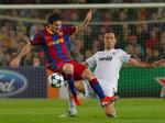 advaRET. Real Madrids Ricardo Carvalho fik gult kort efter et frispark mod Lionel Messi fra Barcelona. Senere gik portugiseren igen til stålet i tacklinger, men slap for det andet gule kort. 