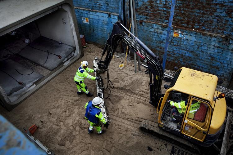 Gravegruppe. Der bliver i øjeblikket gravet under blandt andet Enghave Plads i København i forbindelse med udvidelse af metroen. Nu vil overborgmesteren have endnu flere kilometer lagt under jorden. 