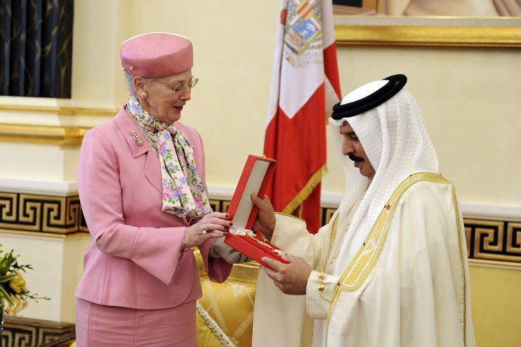 Regentbesøg. Dronning Margrethe uddelte et Storkors af Dannebrogordenen, da hun forleden besøgt Bahrain. 