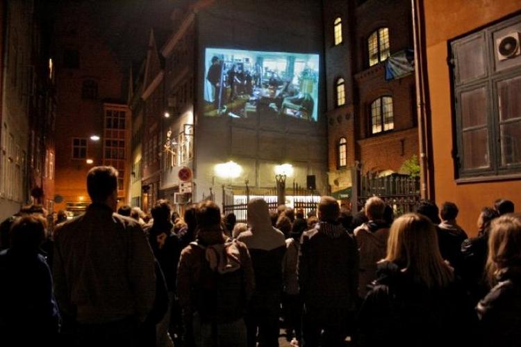 Væg. Filmfestivalen CPH PIX bragte bl.a. film ud på byens facader denne gang. 