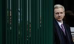 Facebook. Wikileaks-stifteren, Julian Assange, anklager Fecebook for direkte at dele oplysninger med de amerikanske efterretningstjenester. 