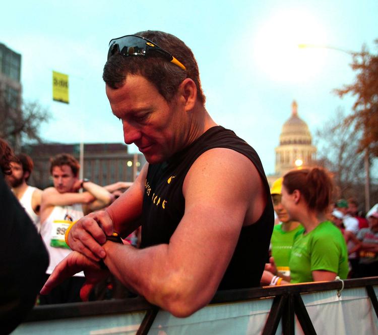 fortid. Lance Armstrong har trukket sig tilbage fra cykelsporten og beskæftiger sig nu mest med godgørende arrangementer som her i Austin, hvor han deltager i Live Strong Austin Marathon 2011. 