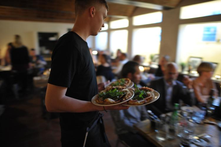 Nyt. Seks mandlige restauratører står bag hyggelig restaurant i Nyhavn, der åbner i dag. 