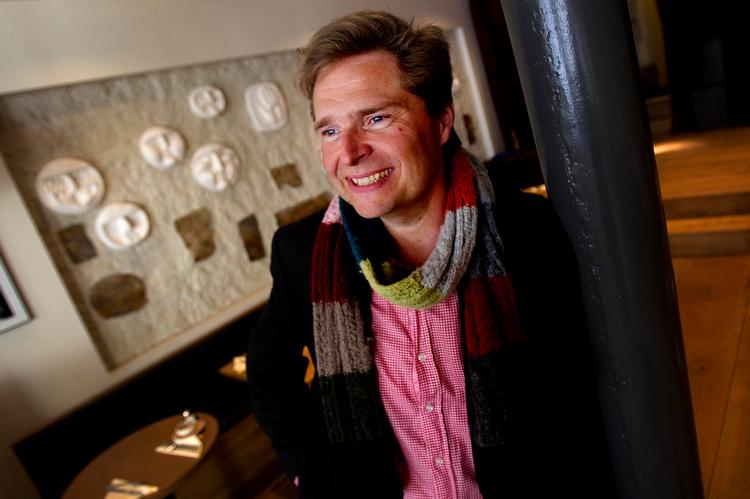 Kærlighed. Montmartres leder, Rune Bech, har skudt et millionbeløb i Montmartre - penge, han formentlig aldrig kommer til at se skyggen af. »Sådan er det at være forelsket«, siger han om sin fascination af det legendariske spillested. 