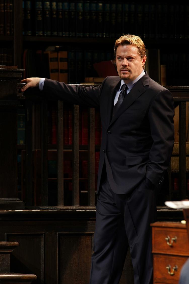 Labour-mand. Eddie Izzard, der er kendt for at optræde i dametøj, støttede Gordon Brown ved sidste valgkamp. 