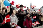 Folkefærd. I dag er der 5.561.000 danskere. Her ses et udsnit af dem. 