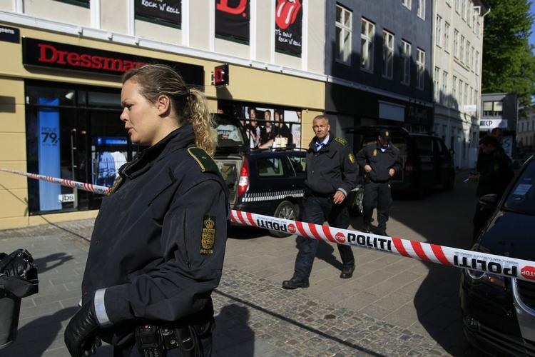 Afspærret. Dele af Strøget i København blev afspærret i de tidlige morgentimer, efter at en forslået kvinde var blevet fundet. Politiet frygter, at hun er blevet voldtaget. 