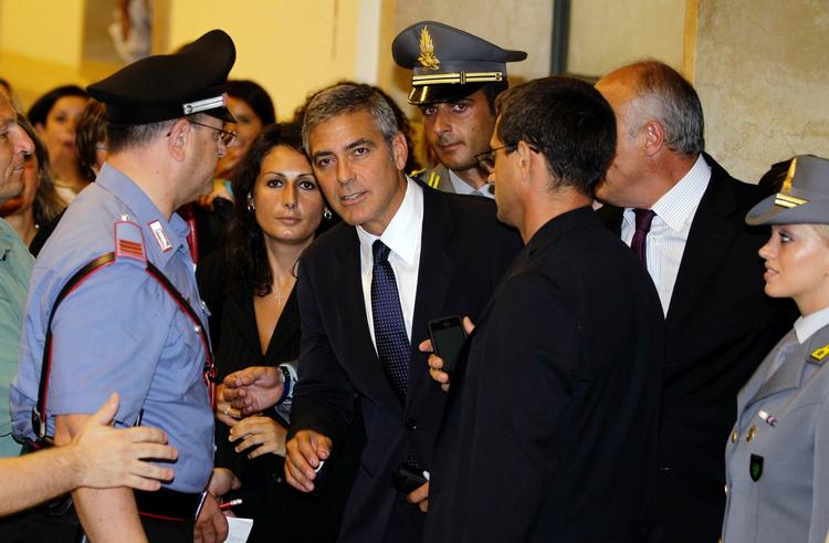 George Clooney i retten i Milano i juli sidste år. Her var Clooney vidne i en sag mod nogle fupmagere, der misbrugte skuespillerens navn til at sælge tøj. 