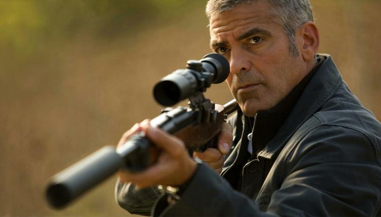 I den ifølge Bettina Heltberg lidt undervurderede film, 'The American', kombinerer Clooney evnerne som macho og helt – her en temmelig tavs helt – med sine evner som filmelsker. 