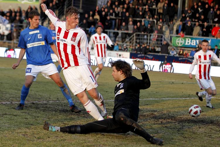 oplæg. I sine seks første kampe for AaB fik Morten 'Duncan' Rasmussen ikke scoret, men han lagde op til Anders Dues mål i sejren over Lyngby. 