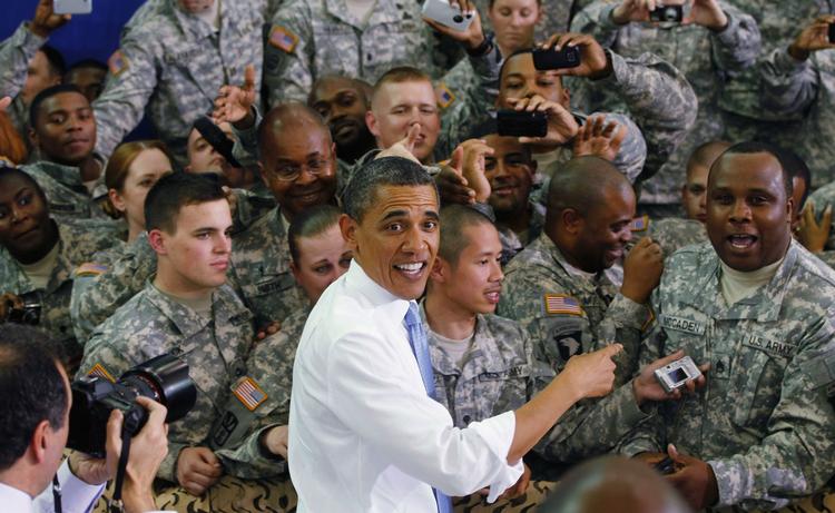 Hejsa. Ud over den private seance med 'Navy Seal'-soldaterne havde Barack Obama også lejlighed til at tale med og møde de øvrige soldater på militærbasen i Kentucky. 