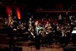 Hæder. 57-årige Kaija Saariaho modtog torsdag aften Léonie Sonnings Musikpris. Blomsterne og prisen på 600.000 kr. blev overrakt af Bertel Krarup, der ud over at være medlem af bestyrelsen også er rektor for Det Kgl. Danske Musik- konservatorium.