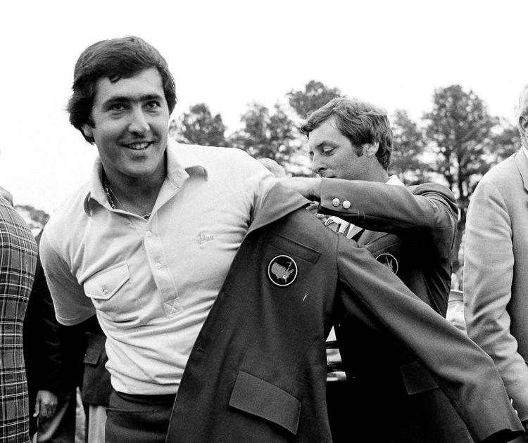 Legende. Seve Ballesteros bliver her iført den klassiske grønne jakke efter sin sejr ved US Masters i 1980. 