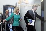 Iidgang. 2020-forhandlinger i Finansministeriet. Venstres politiske ordfører Ellen Thrane-Nøreby (tv) og De konservatives politiske ordfører Carina Christensen på vej ind til forhandlingerne. 