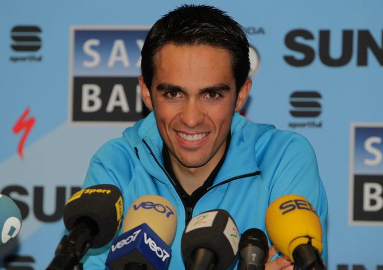 Kampklar. Smilene var fremme, da Alberto Contador holdt pressemøde i går. 