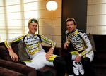 Konkurrenter. Lars Bak og Mark Cavendish er blandt de HTC-Highroad-ryttere, som Bjarne Riis' mandskab skal slå, hvis det vil have føretrøjen. 
