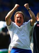 tilbagevenden. Queens Park Rangers' manager Neil Warnock jubler over førstepladsen i den næstbedste række. Nu er oprykningen så endelig en realitet for klubben, der er en af de store traditionsklubber i England. 