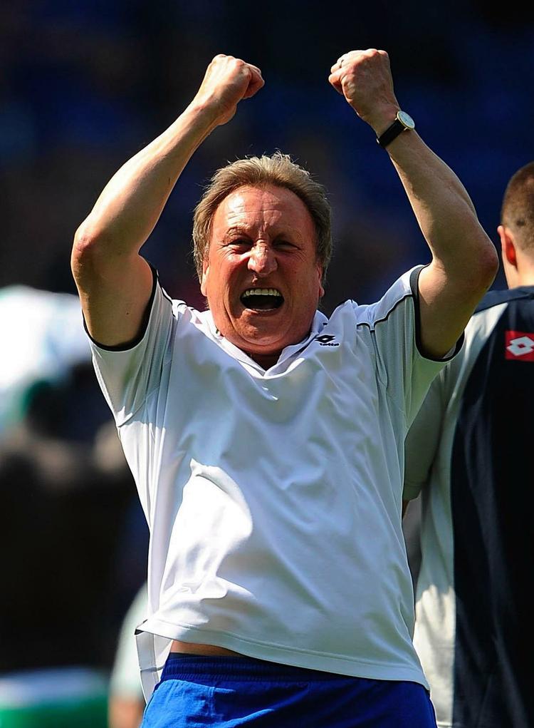tilbagevenden. Queens Park Rangers' manager Neil Warnock jubler over førstepladsen i den næstbedste række. Nu er oprykningen så endelig en realitet for klubben, der er en af de store traditionsklubber i England. 