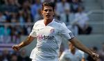 tredjeplads. Mario Gomez scorede tre mål for Bayern i kæmpesejren mod St. Pauli. 