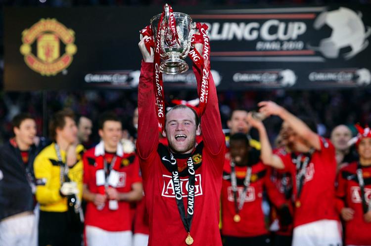 trofæsamler. Carling Cup-trofæet er et af dem, Wayne Rooney har løftet på vegne af Manchester United. 