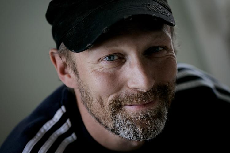 Prismodtager. Ud over sine film- og tv-roller har Lars Mikkelsen markeret sig med en række fornemme præstationer på de københavnske scener. 