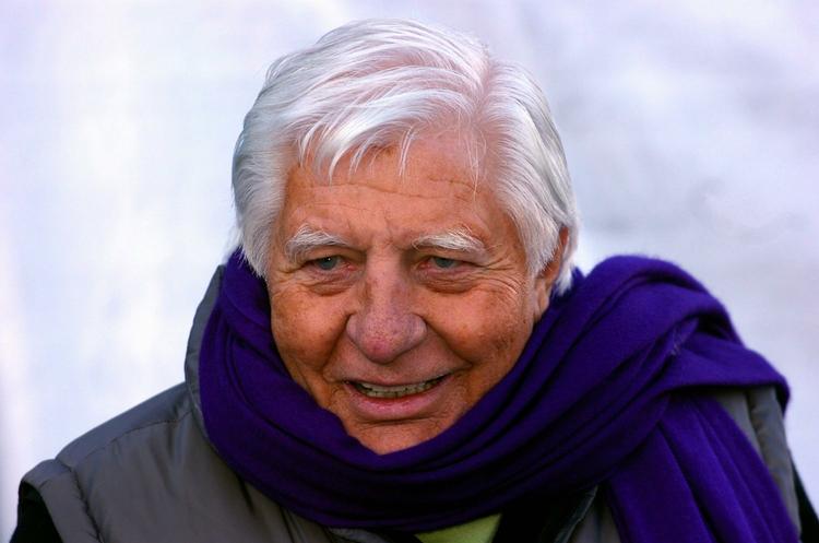 Livskunstner. Han stod i forhold til nogle af sin tids smukkeste kvinder, privat var han venner med Andy Warhol og Salvador Dali, og som fotgraf havde han også talent. Günther Sachs er død, 78 år. 