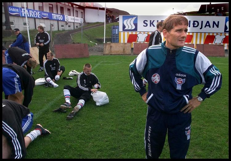 landstræner. Efter som den eneste dansker at være blevet kåret som Årets Fodboldspiller i Europa blev Allan Simonsen blandt andet landstræner i Færøerne og Luxembourg. 